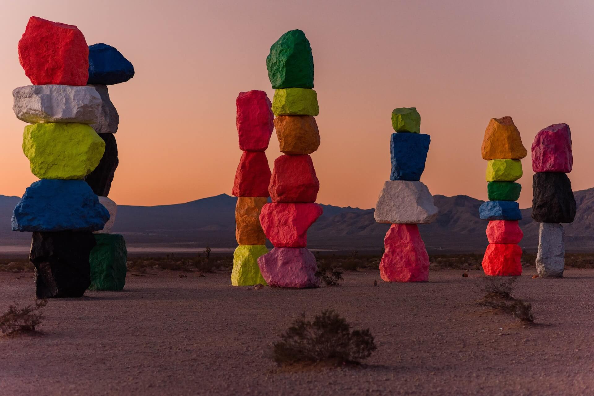 Hoover Dam Walk On Top Tour with Seven Magic Mountains