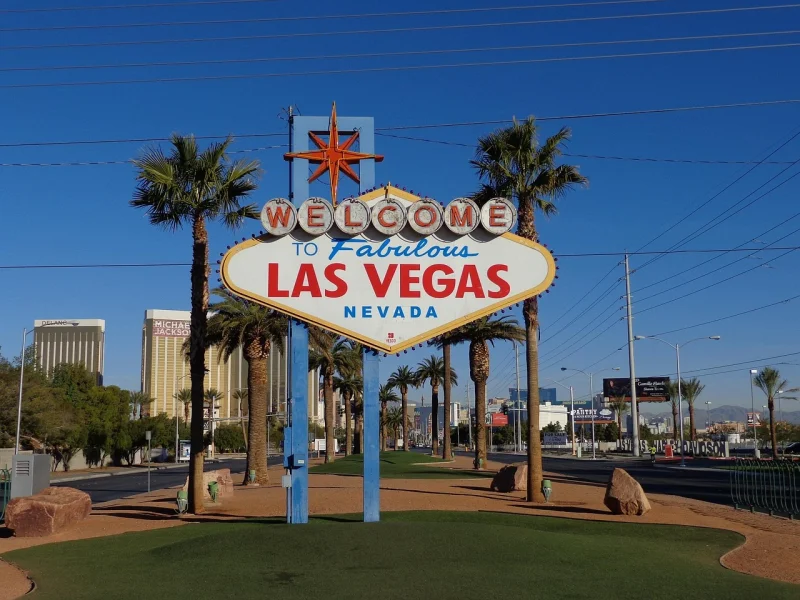 Las Vegas Sign on the way to the Hoover Dam Tour