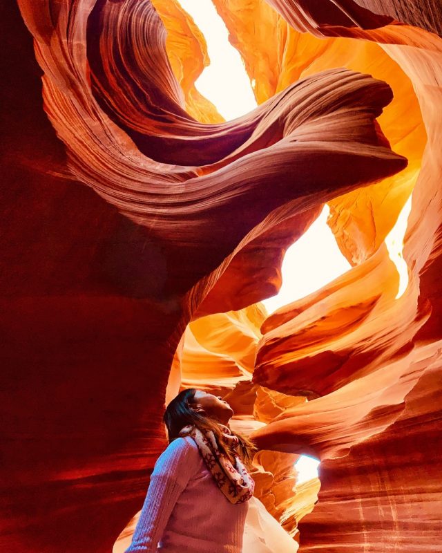 While we impatiently await the reopening of Lower Antelope Canyon, here is one of our favorite photos from inside the canyon, taken by Matthew right under the Lady in the Wind at Lower Antelope Canyon
.
.
.
.
.
.
#antelopecanyon #lowerantelopecanyon #lowerantelopecanyontours #lowerantelope #maxtourvegas #羚羊谷 #下羚羊谷