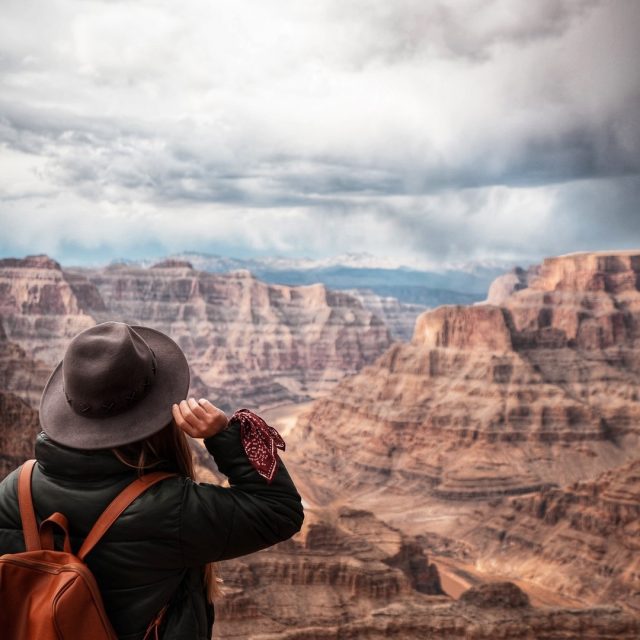 We had a blast hosting Cassie from @cassiescompass on our Grand Canyon West Day Tour! She got some fantastic photos during the tour, we will share some over the next few months.
.
.
.
.
.
.
#grandcanyonwest #grandcanyonwestrim #cassiescompass #maxtourvegas #colorodoriver #grandcanyon #travelphotography #travelblogger #traveltheworld #travelandlife #travelgram
 #大峽谷 #科羅拉多大峽谷