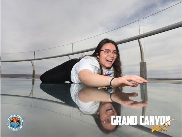 While it is disappointing that the Skywalk doesn't allow people to bring their phones or cameras out onto the viewing deck, they do have a set of skilled photographers that will help you get memorable photos(at a cost of course). They are happy to get as creative as you want to, just like📸 @e_santamariaa did on her tour! 
.
.
.
.
#maxtourvegas #grandcanyonskywalk #grandcanyonwestrim #skywalkgrandcanyonwest