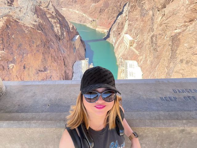 LV Baby!! ☀️😎 #lasvegas #maxtourvegas #lvigers #photography #photooftheday #fitnessjourney #fitnessmotivation #foodpornography #foodporn #hooverdam #grandcanyon #sevenmagicmountains💜💛💚💙❤️ #sevenmagicmountains #nurselife #vacationmode #vanssailormooncollection #michaelkors #zarawoman #ᴛʀᴀᴠᴇʟɢʀᴀᴍ #travelphotography #nevada #arizona🌵