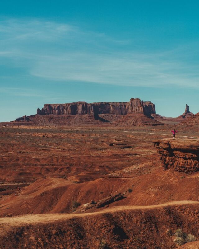 📸@billyyorkfrancisco is taking in the magnificence of Monument Valley on Day 2 of our epic 3-Day Grand Canyon, Bryce, Zion, Antelope Canyon, and Monument Valley Tour 🏞️
.
.
.
.
.
#MaxTourVegas#smallgrouptour#lasvegastour#southwestroadtrip #MonumentValley #NatureLovers #TravelGram #TravelPhotography #EpicLandscapes #Wanderlust #BucketListTravel #ExploreToCreate #RoamThePlanet #IncredibleDestinations #AdventureSeeker #WildernessCulture #LiveToTravel #LetsGoSomewhere #TravelInspiration #RoadTripUSA #LifeOnTheRoad #NatureIsArt #PassportReady #TravelMore