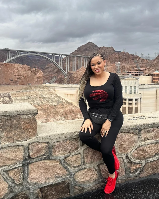My cousin visiting from London 🇬🇧 so we decided to meet in Vegas then tour HooverDam, Grand Canyon, Hollywood, Beverly Hills and wat ever else comes along. Welcome to USA 🇺🇸 cuz Justine